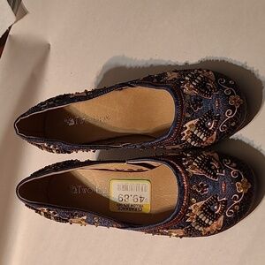 Women's Two Lip Heels NWT